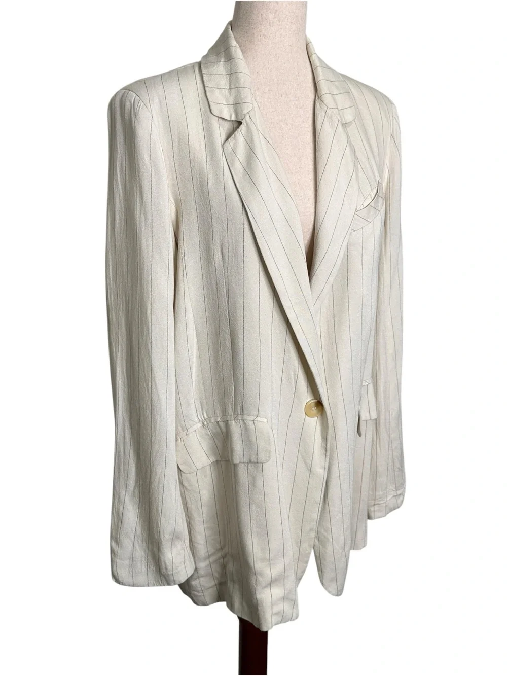 Free People Light Beige Linen blend pinstripe Blazer. Lagenlook. Relaxed fit. S